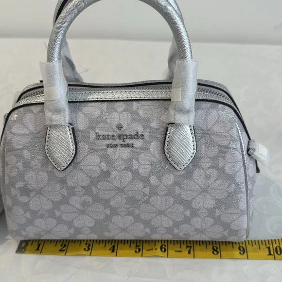 🎉HP🎉♠️Kate spade Spade Flower Star Toss Small Dolly Duffle Crossbody - Picture 13 of 15